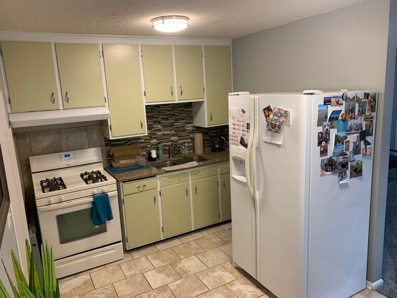 Building Photo - 3321 Bryant Ave S