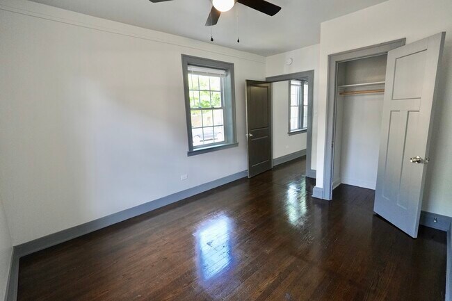 Building Photo - 6709 S Artesian Ave