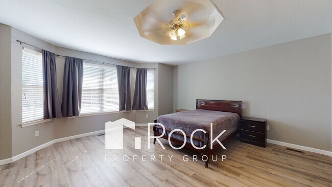 Building Photo - Need space? Take a look at this 4 Bedroom/4.5 Bathroom Home in SW Edmond!