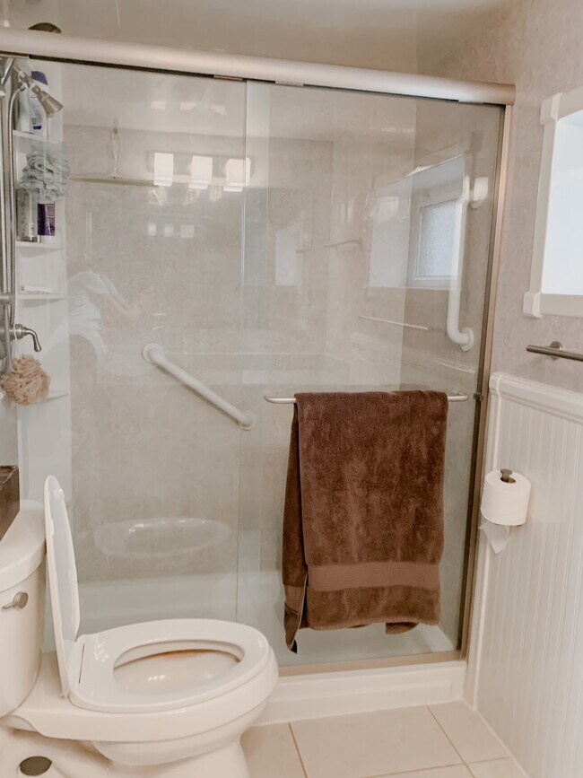 Building Photo - 1050 N Corona St