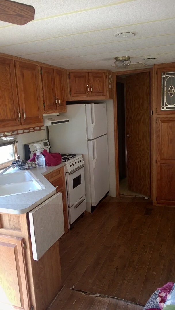 Building Photo - ROCKPORT, IL - Cottage Approx. 2 Acres In ...