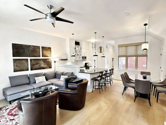 Building Photo - 1408 Pleasant St