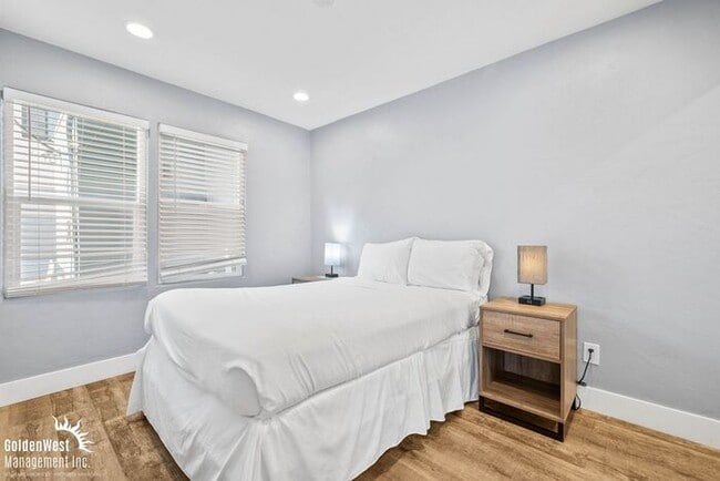 Building Photo - Modern 2Bdm 1Ba Downstairs Unit in North Park!