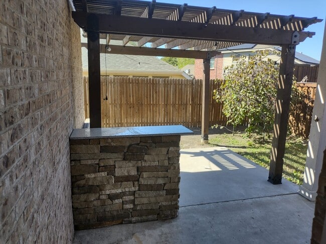 Building Photo - 204 Parakeet Dr