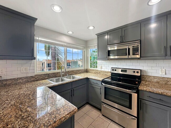 Building Photo - Beautiful 2BD/2BA Condo in North Park W/ C...