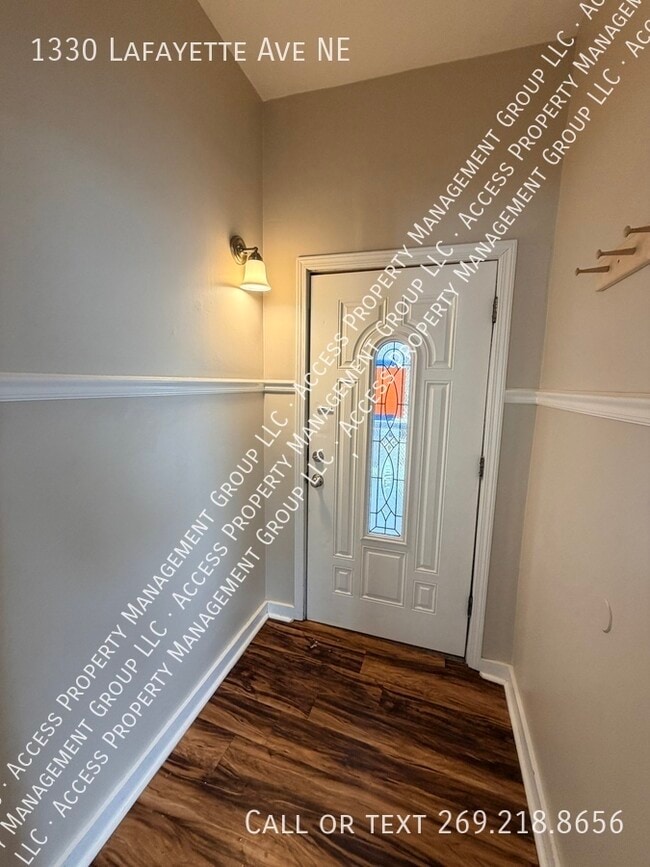 Building Photo - 1330 Lafayette Ave NE