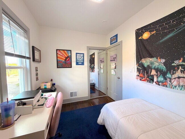 Building Photo - 1419 Fischer St