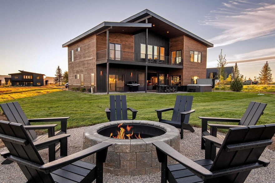 Building Photo - 1601 Jackrabbit Ln