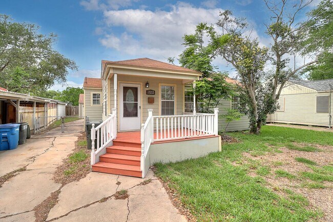 Building Photo - 722 Ralston Ave