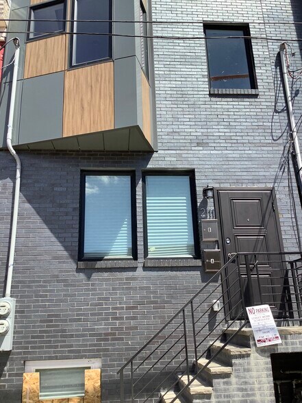 Building Photo - 2111 W Seybert St