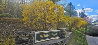 Building Photo - White Rock Living