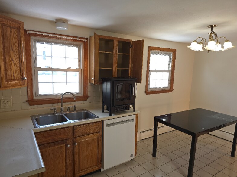 Building Photo - 11 Boyden St