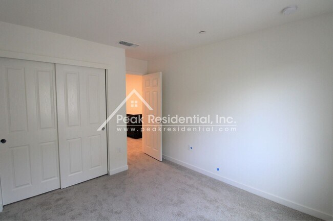 Building Photo - 3 br, 2.5 bath House - 3007 Magical Walk