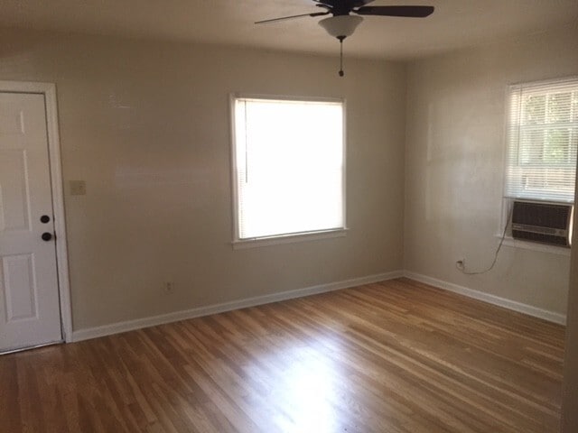 Building Photo - **Reserve NOW for SUMMER 2026** House Near 6th & Ivy