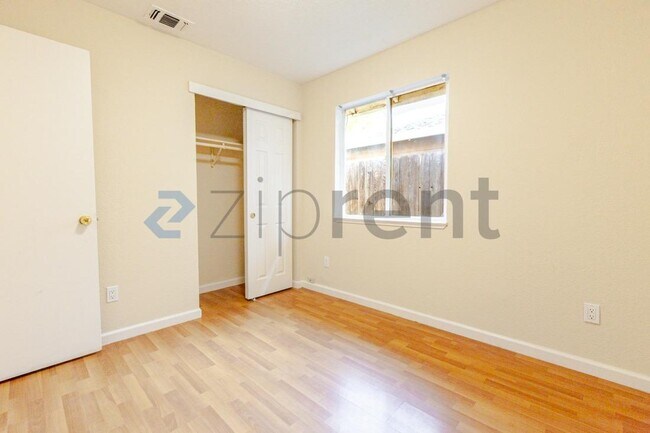 Building Photo - 3520 Y St