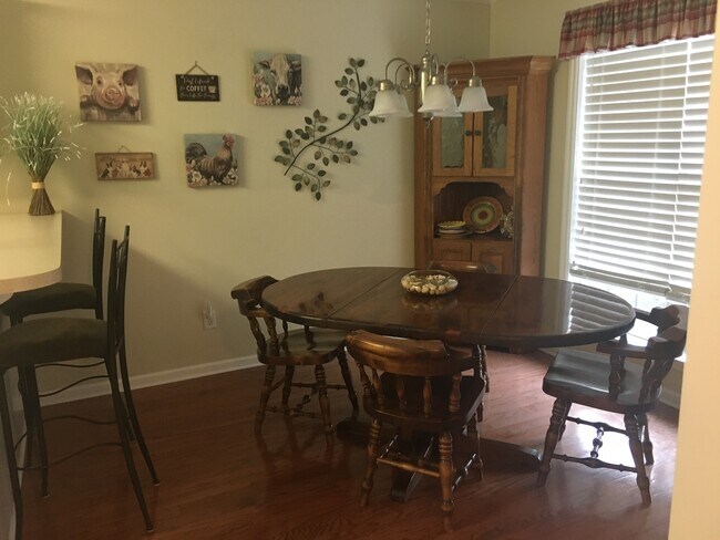 dining area - 1243 Carriage Dr