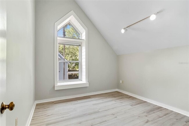 Building Photo - 754 N Westmoreland Dr