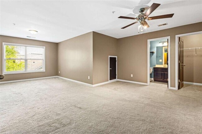 Building Photo - 3378 Vintage Cir SE