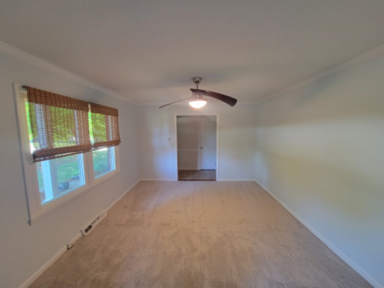 Building Photo - 1145 Quail Hollow Rd