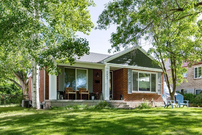 Building Photo - Beautifully Updated 3-Bedroom Home with Modern Upgrades & Spacious Backyard