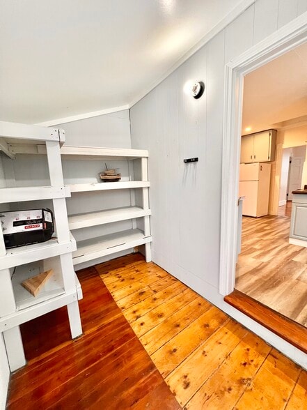 Building Photo - 147 Pleasant St