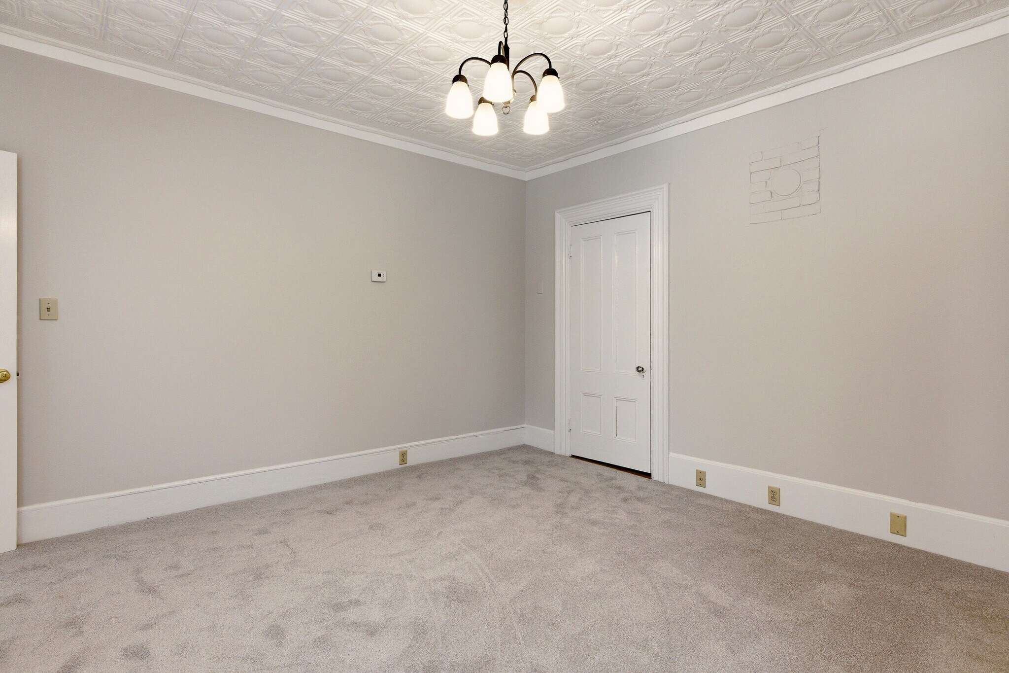 Building Photo - 113 Railroad Ave