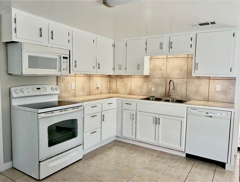 Kitchen - 2900 County Road 285