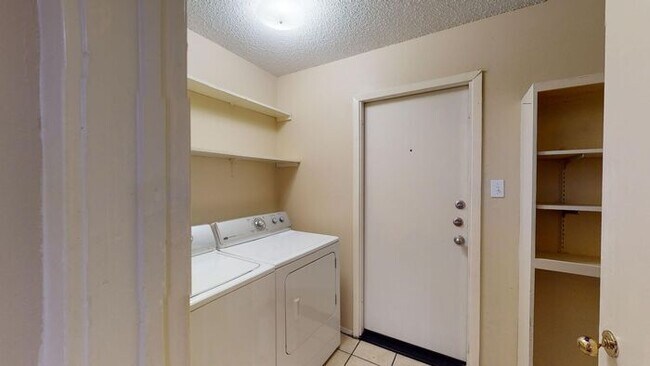 Building Photo - 9104 Quail Creek Dr
