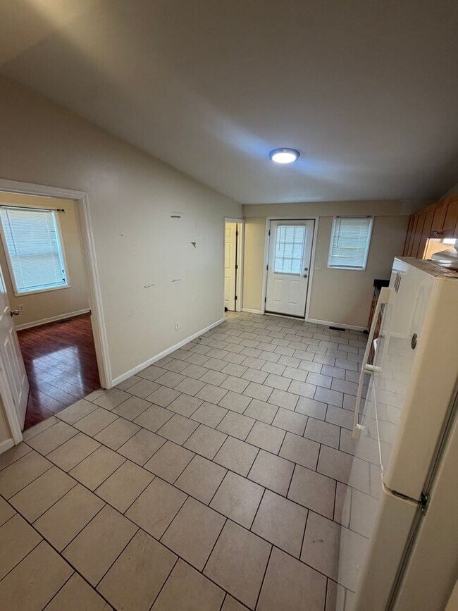 Building Photo - 380 3rd St