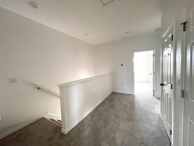 Building Photo - 1248 Stockwell Ave