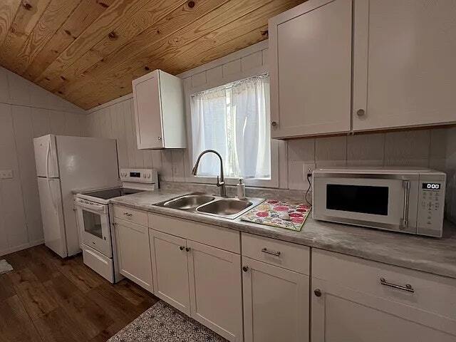 Building Photo - 1674 N Oliver St