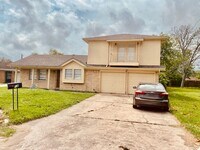 Building Photo - BEAUTIFUL 4 BEDROOM 2.5 BATH HOME IN LA MA...