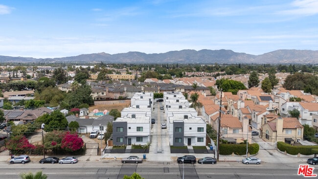 Building Photo - 9109 N Nilo Ln