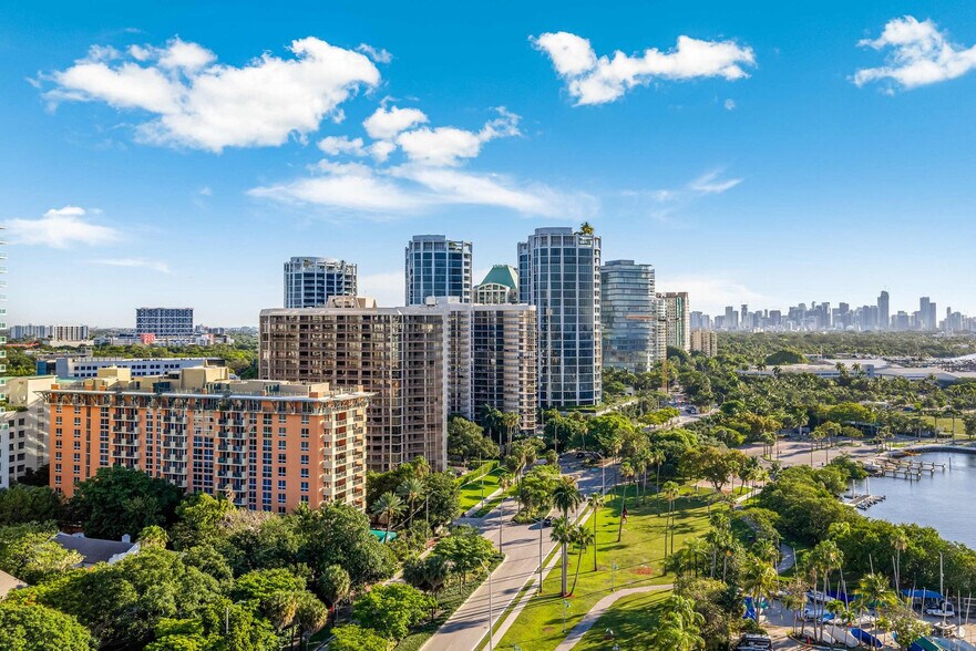 Building Photo - 2951 S Bayshore Dr