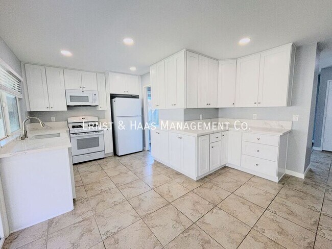 Building Photo - 11353 Agnes St