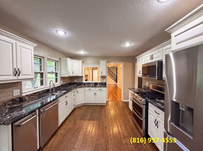 Building Photo - 4321 NW Briarcliff Ln