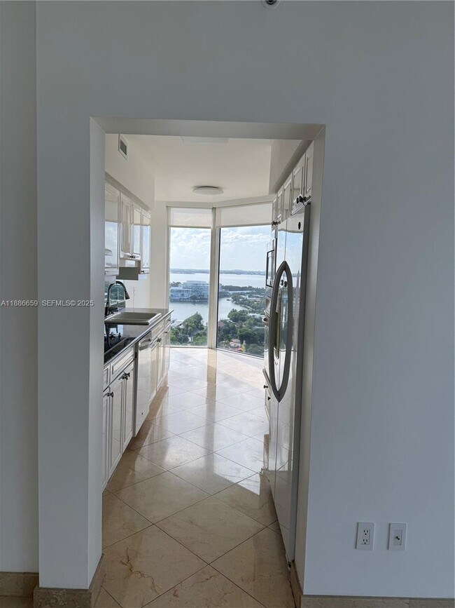 Building Photo - 4775 Collins Ave