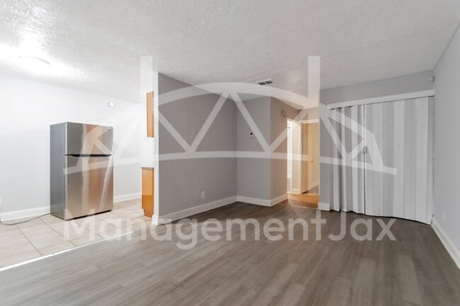 Building Photo - 4417 Ken Knight Dr N