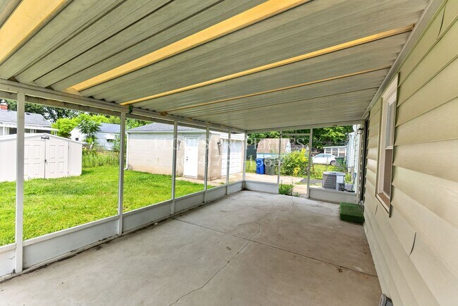 Building Photo - 1136 Pauline Ave