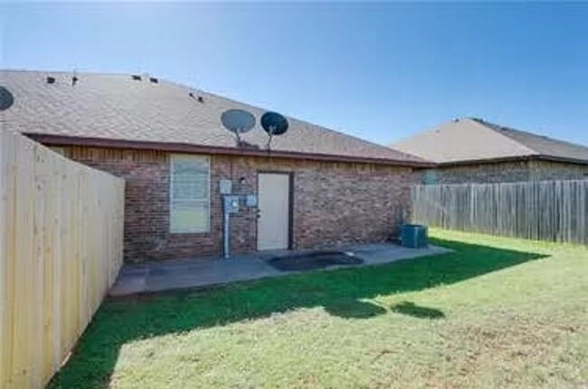 Building Photo - 1/2 Off the 1st Month's Rent - 6 Month Lea...