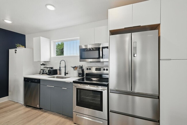 Building Photo - 4416 San Jacinto St