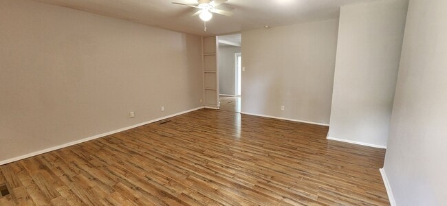 Building Photo - Great 3 bedroom 2 bath rancher at an amazi...