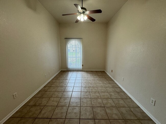 Building Photo - 2705 Jasmine Ln