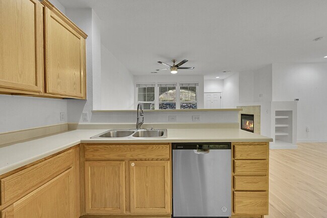 Building Photo - $2,350 - 2 Bed, 2 Bath Condo in Aurora wit...
