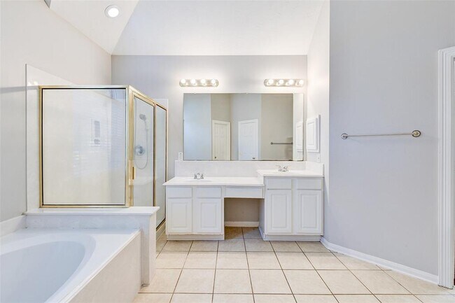 Building Photo - 15006 Cabin Run Ln