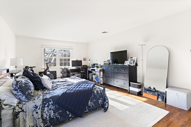 Building Photo - 38A Orchard St