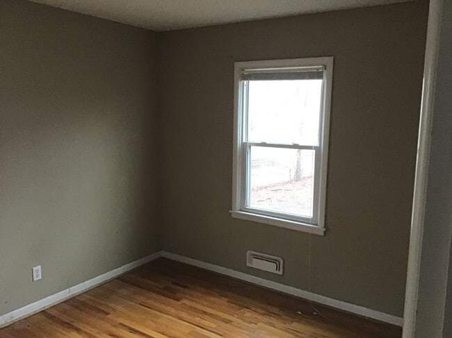Building Photo - COMING SOON! - Newly Renovated 3Bd, 2Bth i...