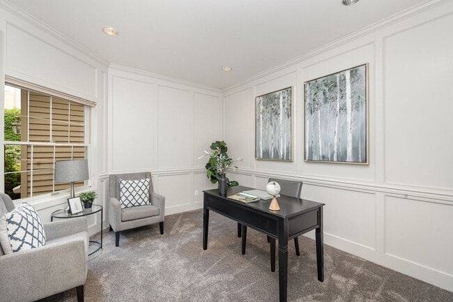 Building Photo - Beautiful Bellevue home with a View!