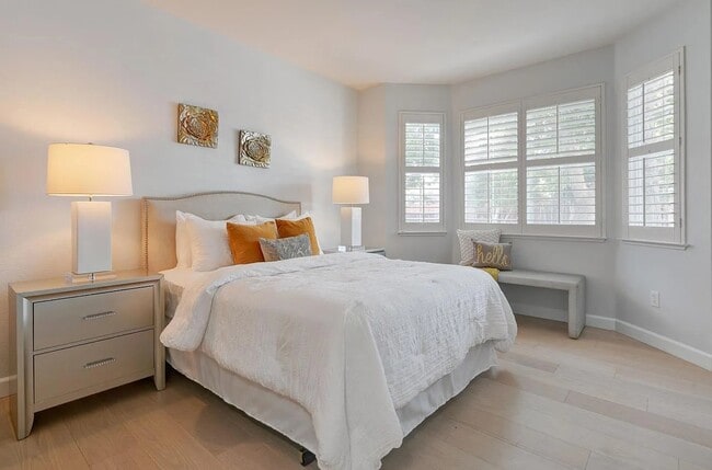 Building Photo - Newly Renovated Unit in Prime Location