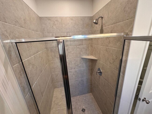 Building Photo - 2024-Built Beautiful 4-Bedroom and 3.5 Bat...